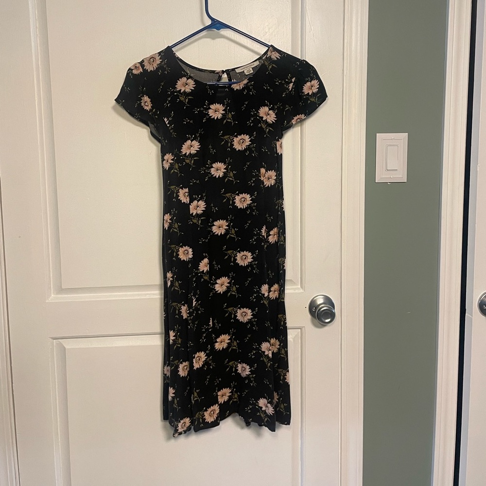 American Eagle Floral Dress with Open Back and cute bow